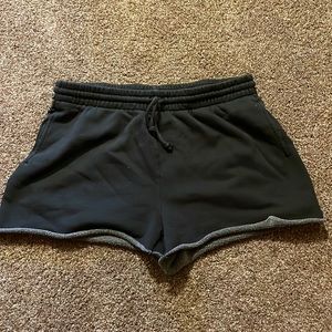 Aritzia TNA cozy fleece boyfriend 3” sweatshorts